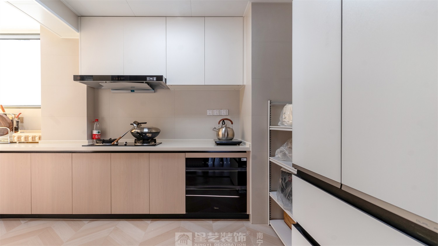 華潤西園悅府86平原木風廚房裝修完工實景圖