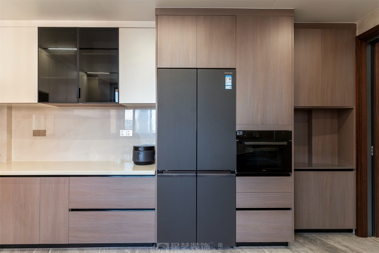 東方皇城260平簡約中式廚房完工裝修實(shí)景圖