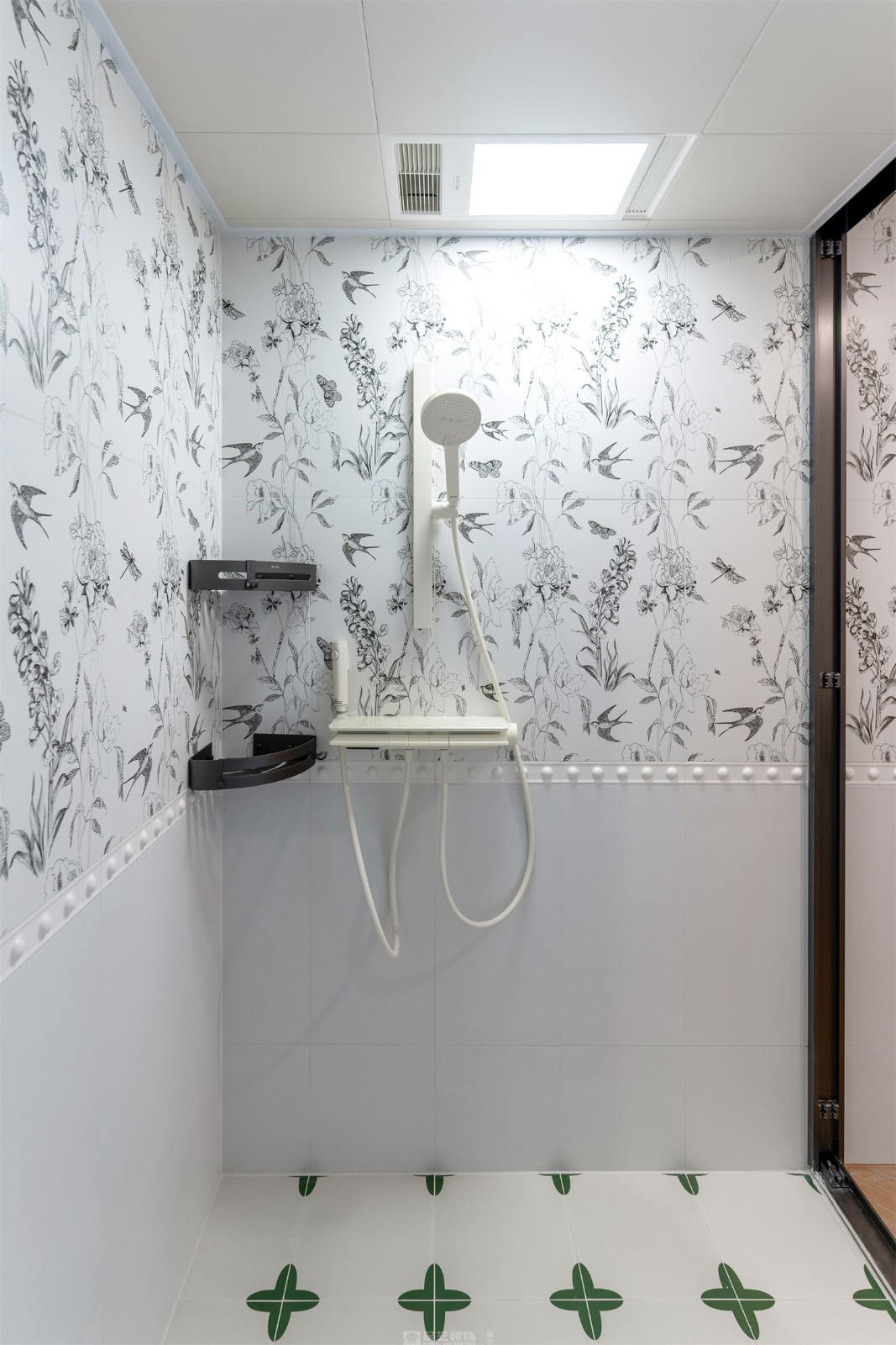 華潤(rùn)中山府113平法式中古衛(wèi)生間裝修完工實(shí)景圖