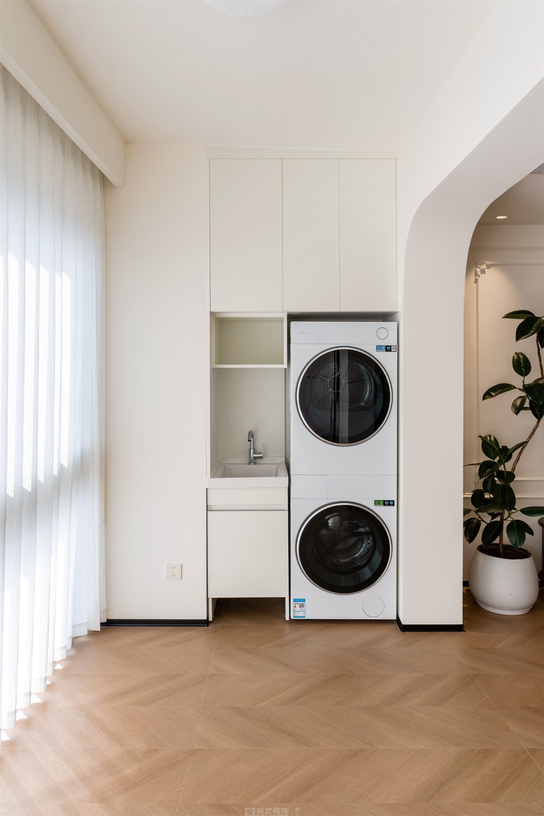 東方尊府118平中古風陽臺裝修完工實景圖