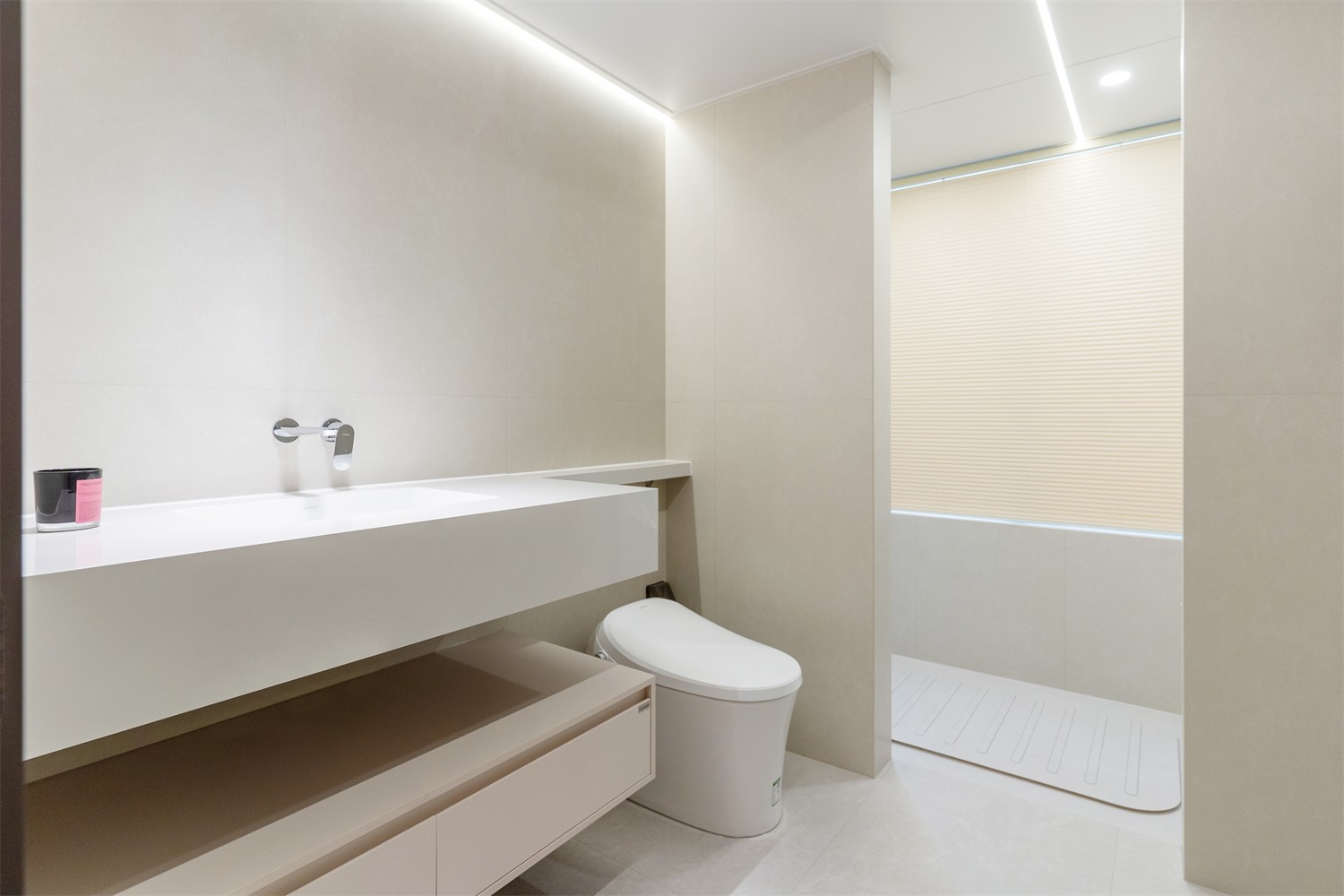 龍光玖瓏湖271平現(xiàn)代風(fēng)格衛(wèi)生間裝修實景圖