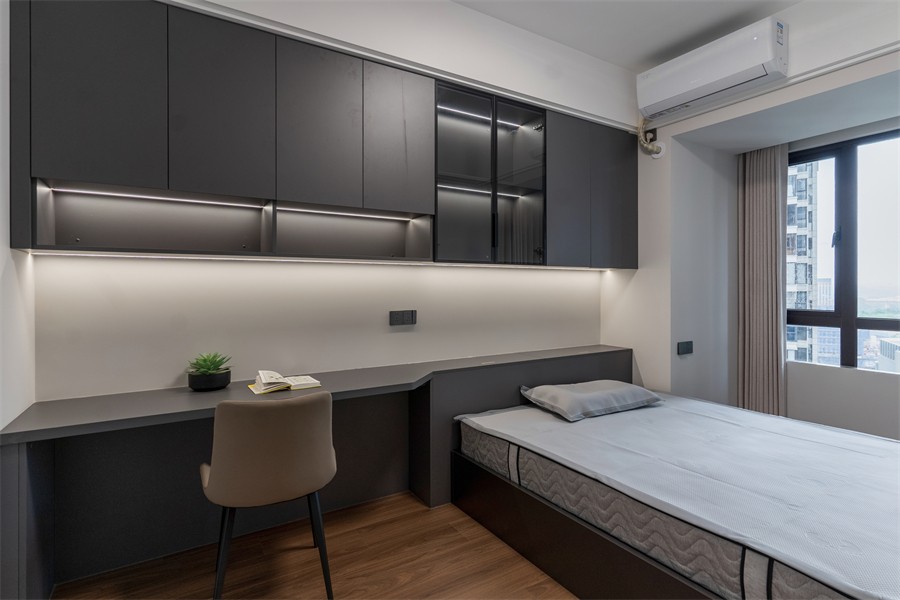 東方尊府117平現(xiàn)代風(fēng)格臥室裝修完工實(shí)景圖