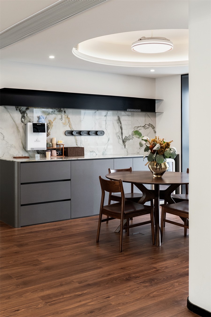 建發(fā)養(yǎng)云184平現(xiàn)代風(fēng)格餐廳裝修完工實(shí)景圖